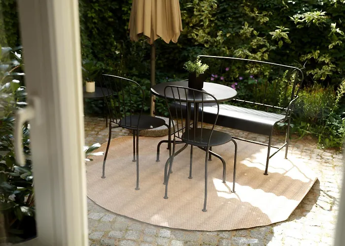 Design With Garden Apartment *